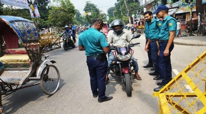 ট্রাফিক আইন লঙ্ঘনে ডিএমপির ১,৫৫৮ মামলা