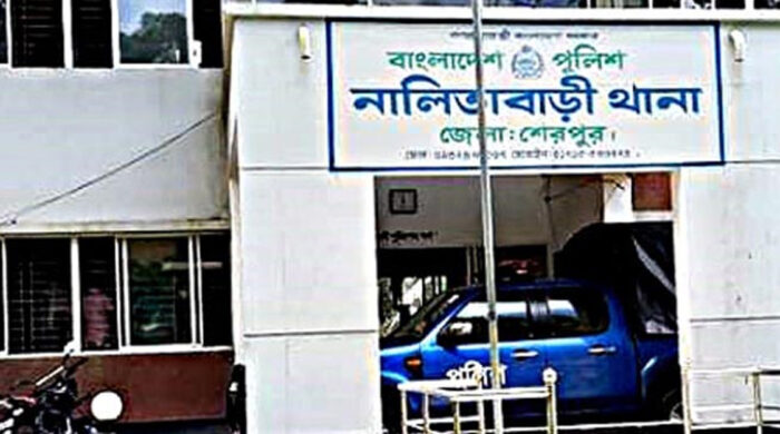 নালিতাবাড়ী থানার ওসির বিরুদ্ধে নিষিদ্ধ সংগঠন ছাত্রলীগকে পক্ষপাতের অভিযোগ