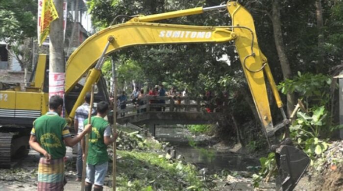 পিরোজপুরের প্রাণকেন্দ্রে অবস্থিত ভাড়ানি খাল পুনরায় খননের কাজ শুরু