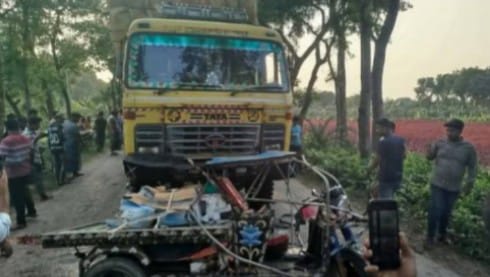 ঝিনাইদহ -মহেশপুর, অনুমানিক সন্ধা ৬ সময় একটি মালবাহি ট্রাক ও নসিমন মূখোমূখি সংঘর্ষে আহত হয় নসিমন চালক।