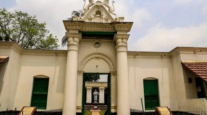 আত্রাইয়েইতিহাস আর ঐতিহ্যে গাঁথা পতিসর রবীন্দ্রনাথের কাচারিবাড়ী