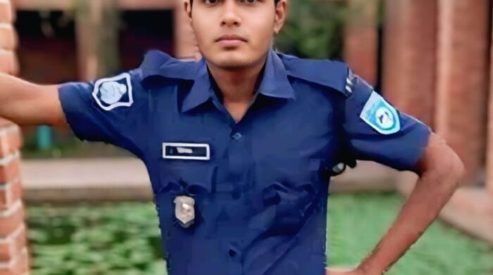 চাকুরীর প্রলোভন দেখিয়ে অর্থ আত্নসাত : পুলিশ কনস্টেবল মিলন আহমেদের বিরুদ্ধে আদালতে মামলা