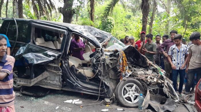 রাজৈরে বাস ও মাইক্রোবাসের মুখোমুখি সংঘর্ষে দুই শিশুসহ দশজন আহত।