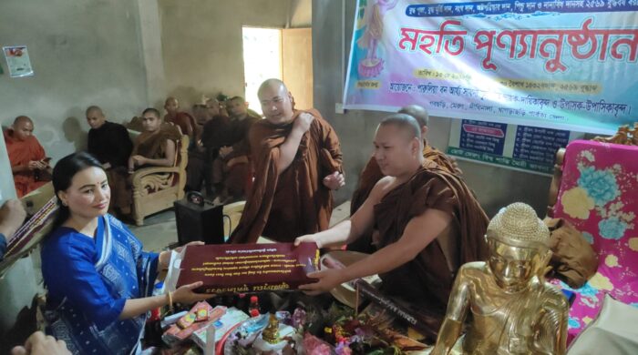 বৈশাখী পূর্ণিমা উপলক্ষে দীঘিনালার পারুলিয়্য বন আর্য্য সাধনা কুটিরে বুদ্ধ পূজা ও দান কার্যক্রম অনুষ্ঠিত