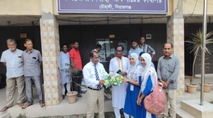 চৌহালী উপজেলার ২৩ টি শিক্ষা প্রতিষ্ঠানে ক্রীড়া সামগ্রী বিতরণ