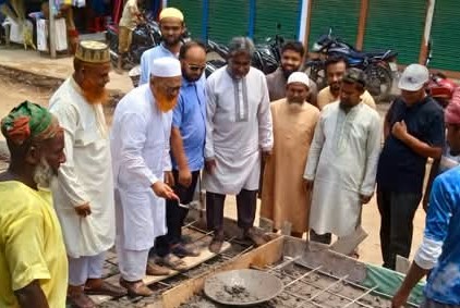 গাইবান্ধার গোবিন্দগঞ্জ-মহিমাগঞ্জ সড়কের উন্নয়ন কাজ পরিদর্শন করলেন, জামায়াতের এমপি প্রার্থী ডা. আব্দুর রহিম সরকার