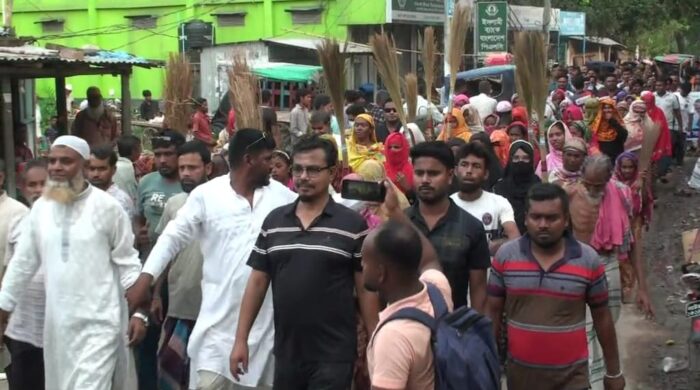 নাটোরে দুলু ও ছবিকে নিয়ে মিথ্যা অপপ্রচারের প্রতিবাদে ঝাড়ু মিছিল ও সমাবেশ নাটোরে দুলু ও ছবিকে নিয়ে মিথ্যা অপপ্রচারের প্রতিবাদে ঝাড়ু মিছিল ও সমাবেশ