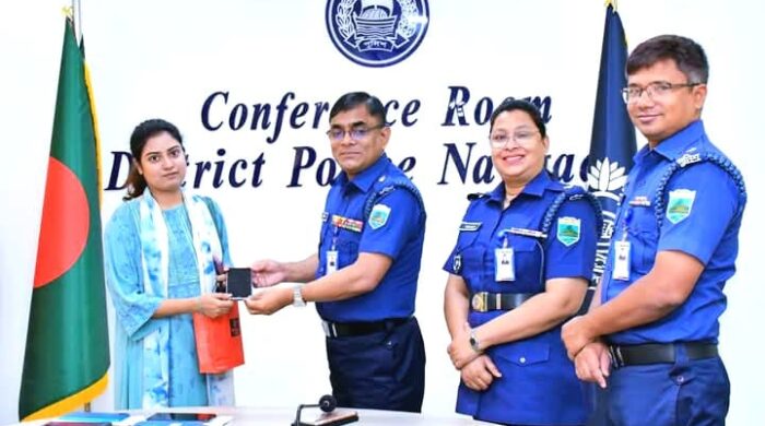 নওগাঁ জেলা পুলিশ কর্তৃক ৬২টি হারানো মোবাইল উদ্ধার ও প্রকৃত মালিকের নিকট হস্তান্তর