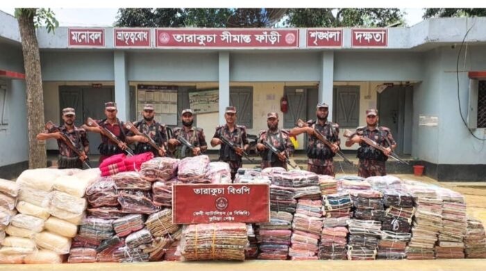 ১ কোটি ২৪ লাখ টাকার ভারতীয় শাড়ি, কাপড় ও ইনজেকশন জব্দ করেছে বিজিবি