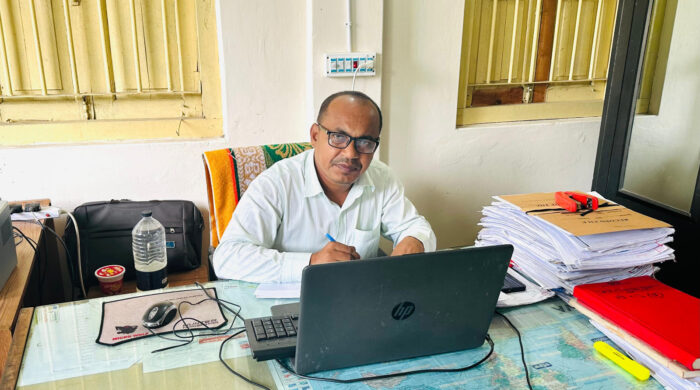 টাকা ছাড়া কোনো কাজ হয় না মাদারীপুরের ডাসার উপজেলার বালিগ্রাম ভূমি অফিসে