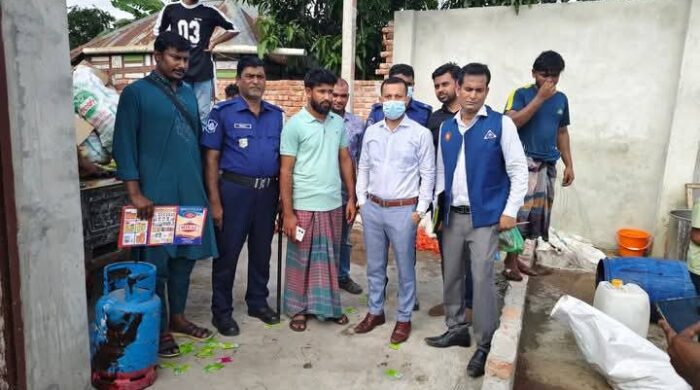 মুরাদনগরের পাঁচপুকুরিয়ায় ভেজাল খাদ্য উৎপাদন: মোবাইল কোর্টে কারাদণ্ড ও অর্থদণ্ড