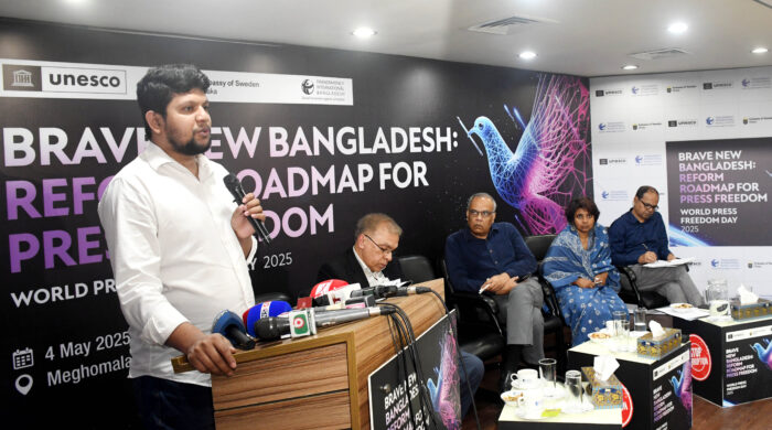 সংবাদমাধ্যম যত বেশি প্রশ্ন করবে রাষ্ট্রের দায়িত্বশীলরা তত সচেতন হবে: মাহফুজ আলম