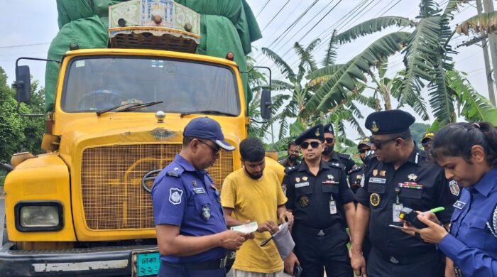 ঈদে মানুষের নিরাপত্তা জোরদারে মহাসড়কে র‌্যাব-১৪ এর চেকপোস্ট অভিযান