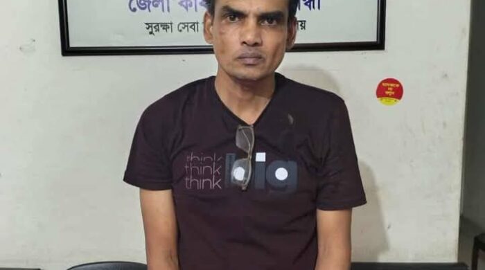 গাইবান্ধার বিশেষ অভিযানে কুখ্যাত মাদক ব্যবসায়ী মনির আটক