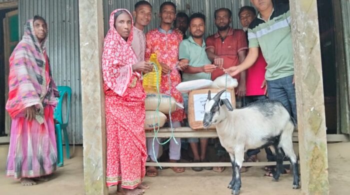 দুর্গাপুরে চার শহীদ পরিবারের মাঝে ব্যারিস্টার কায়সার কামালের ঈদ উপহার