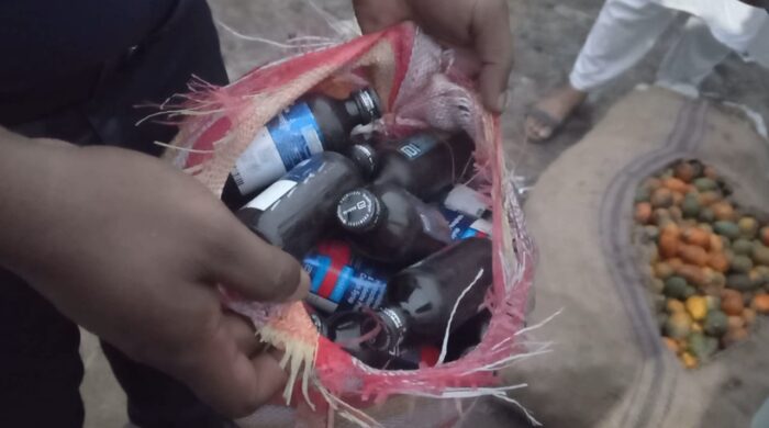 পঞ্চগড়ে যাত্রীবাহী নৈশকোচে সুপারির বস্তা থেকে ৩৯ পিস ফেনসিডিল উদ্ধার
