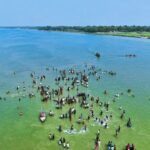 গোপালগঞ্জের মধুমতী নদীর বুকে ভাইরাল মিনি কক্সবাজার চর মাঠলা