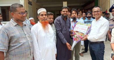 আলফাডাঙ্গায় ঔষধ - ঢেউ টিন- গাছের চারা ও চেক বিতরণ করেন ফরিদপুর জেলা প্রশাসক মাজহারুল ইসলাম